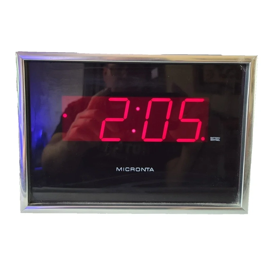 Vintage MICRONTA RED LED WALL / DESK CLOCK 12/24hr - Tandy Corp 63-805 - WORKING